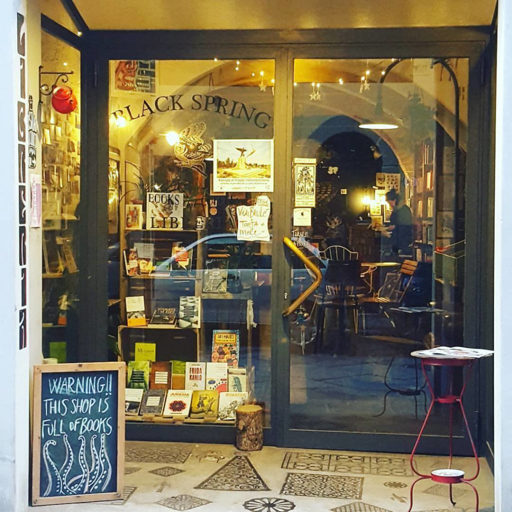 Picture of the entrance of a cafe. 