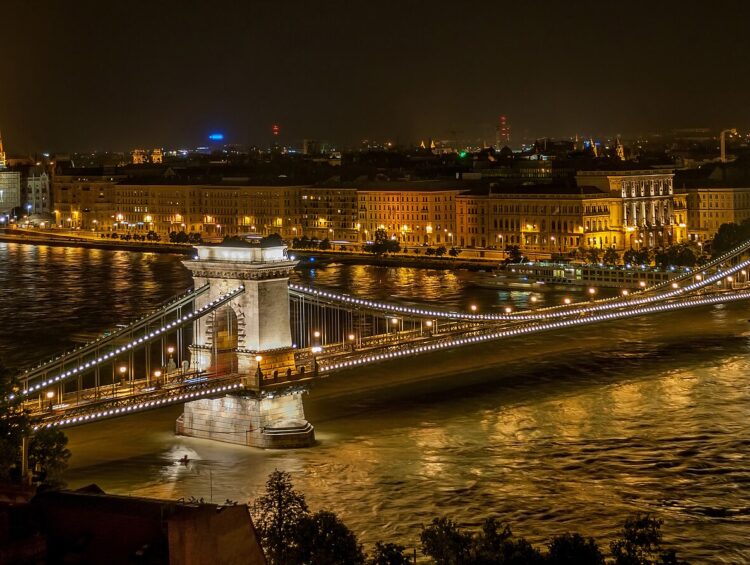 Picture of the Budapest chain bridge and parliament building at night.